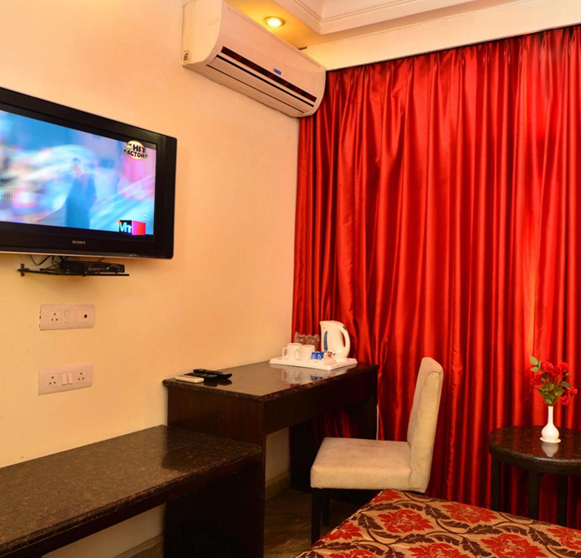 Hotel Shanti Palace West Patel Nagar New Delhi Exterior photo